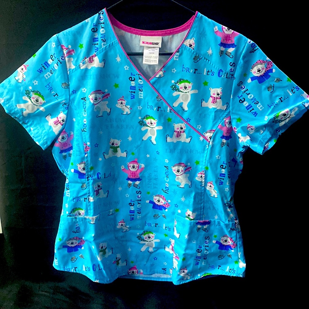 Holiday/ Winter Scrub Star Shirt, SIZE: SMALL, winter memories and polar bear
